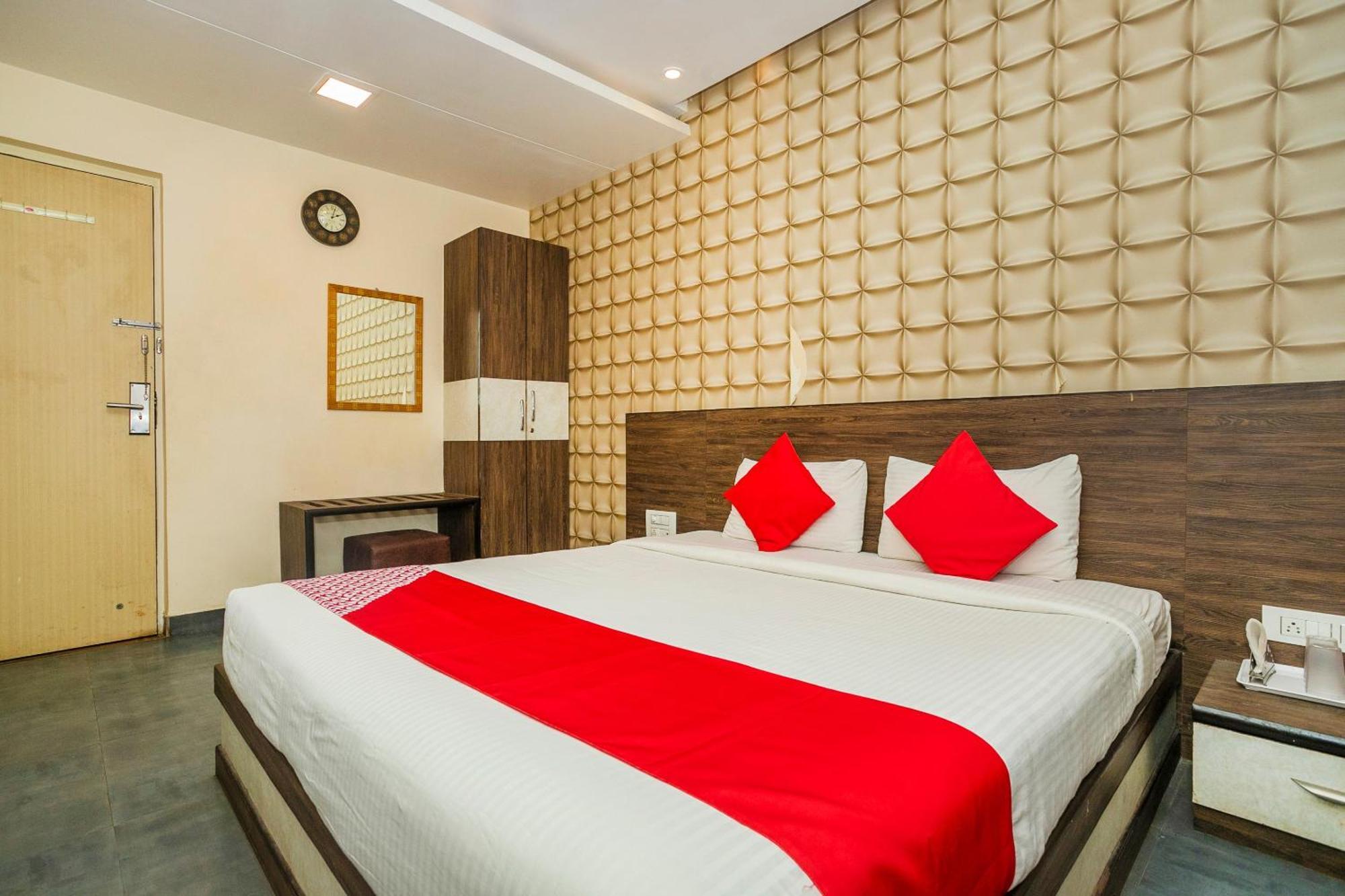 Super Collection O Indian Suites Near Sitara Restaurant Bangalore Dış mekan fotoğraf